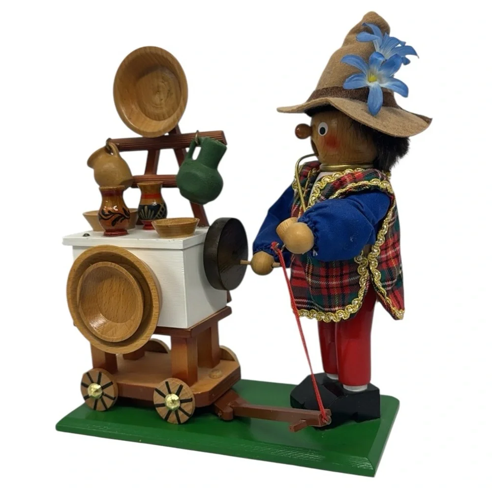 VTG Steinbach Volkskunst SMOKER German Musical Food Pottery Peddler Nutcracker